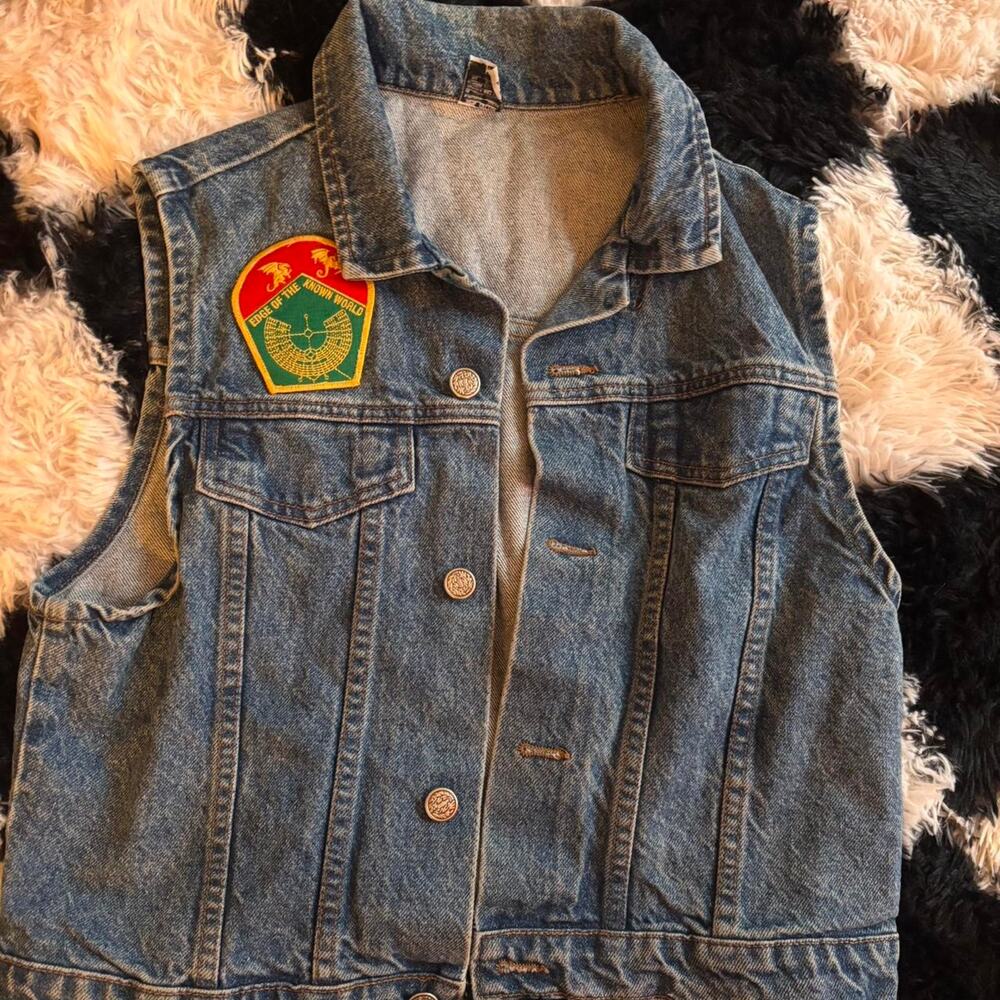 Cute denim vest with patches M